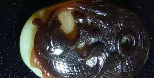 漲知識，玉也能騙人！照玉手電筒照出真相