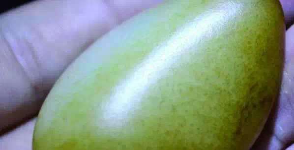 漲知識，玉也能騙人！照玉手電筒照出真相